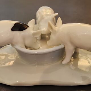 Escultura de porquinhos