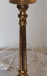 Abatjour em metal dourado